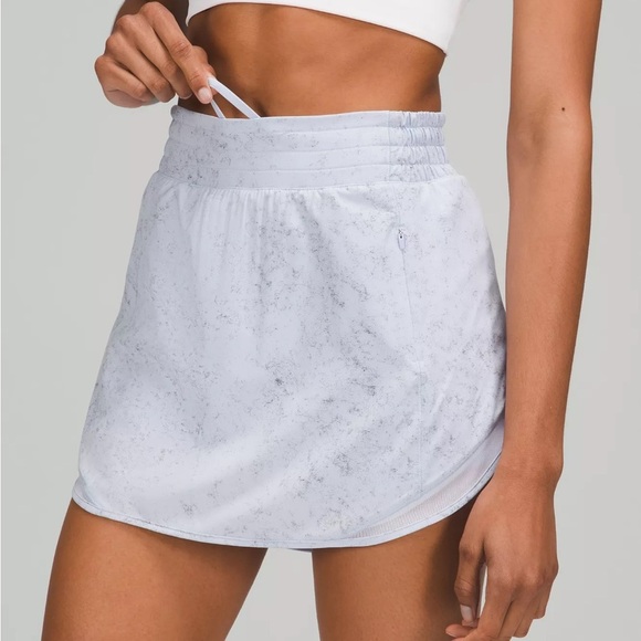 Lululemon Hotty Hot High Rise Skirt Skort Size 2 Light Blue Lycra Stretch EUC - Picture 2 of 10